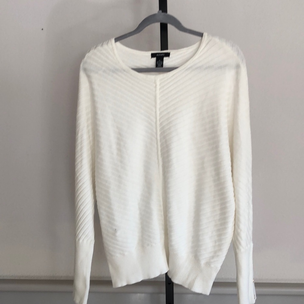 Alfa I, Size X-Large White pullover Sweater